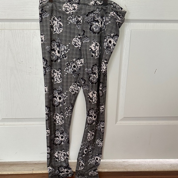 Floral Gray yoga pants - Picture 1 of 4